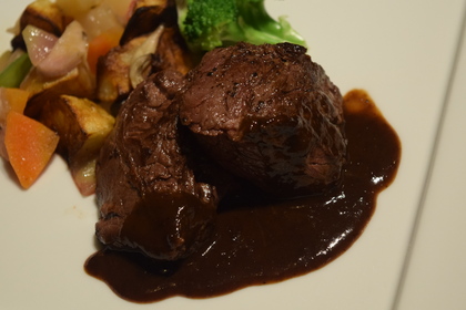 アルビコッカコース　メイン料理「チャップテンダーのロースト　赤ワインとバルサミコのソース」