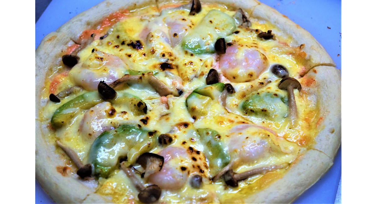 海老とアボカドの明太マヨネーズピザ