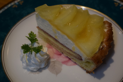 人気のケーキ！「りんごとマスカルポーネムースのタルト」