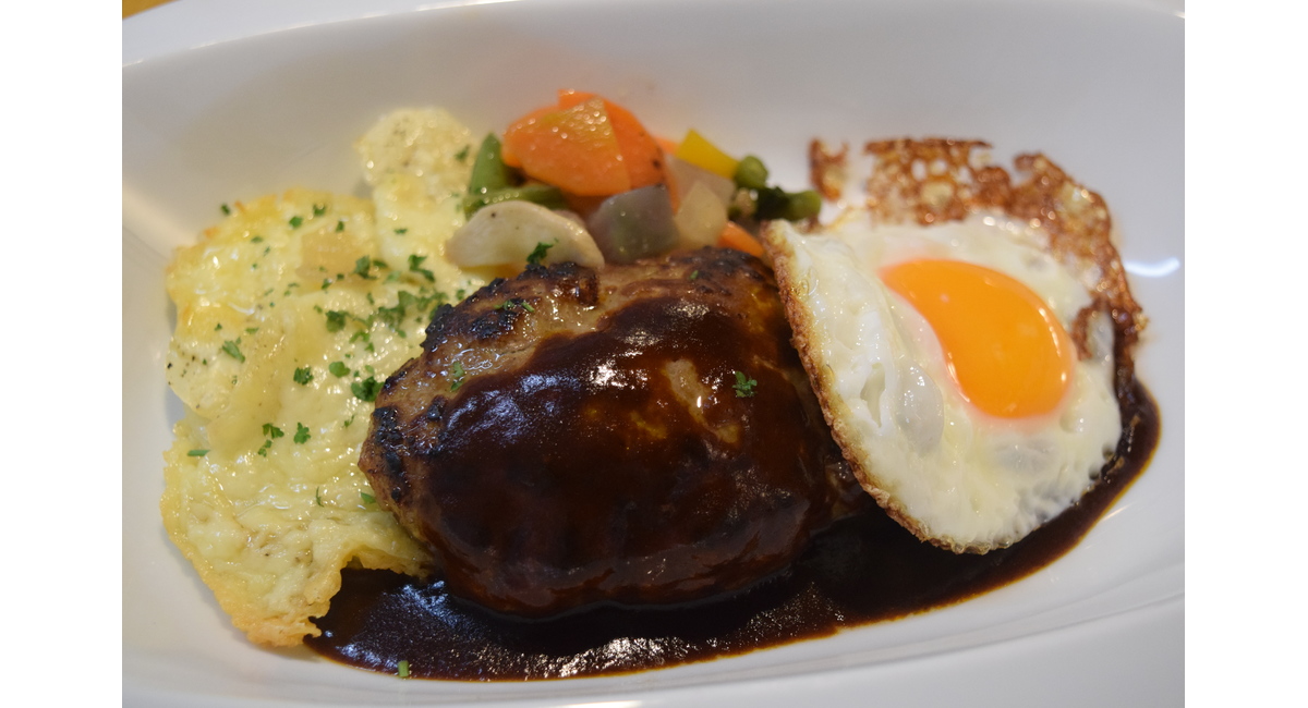 最近なぜか人気爆発！笑　デミグラスハンバーグプレート