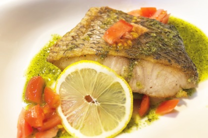 不動の人気！スズキのポワレ