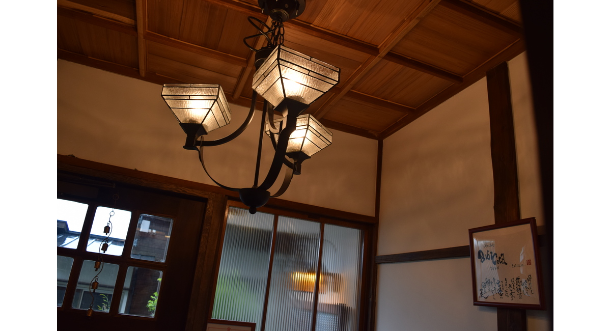 店内はどこか懐かしさを秘めています。