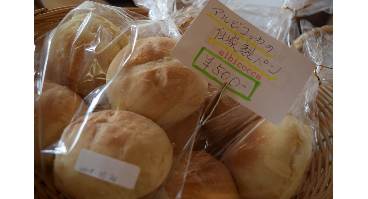 レジにて自家製パンの販売もしてますよー！