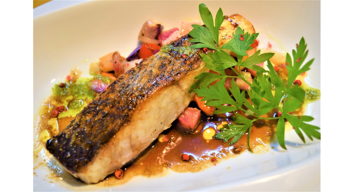 ランチお魚メニューのスズキのポワレ〜ローズマリー香るバルサミコソース〜