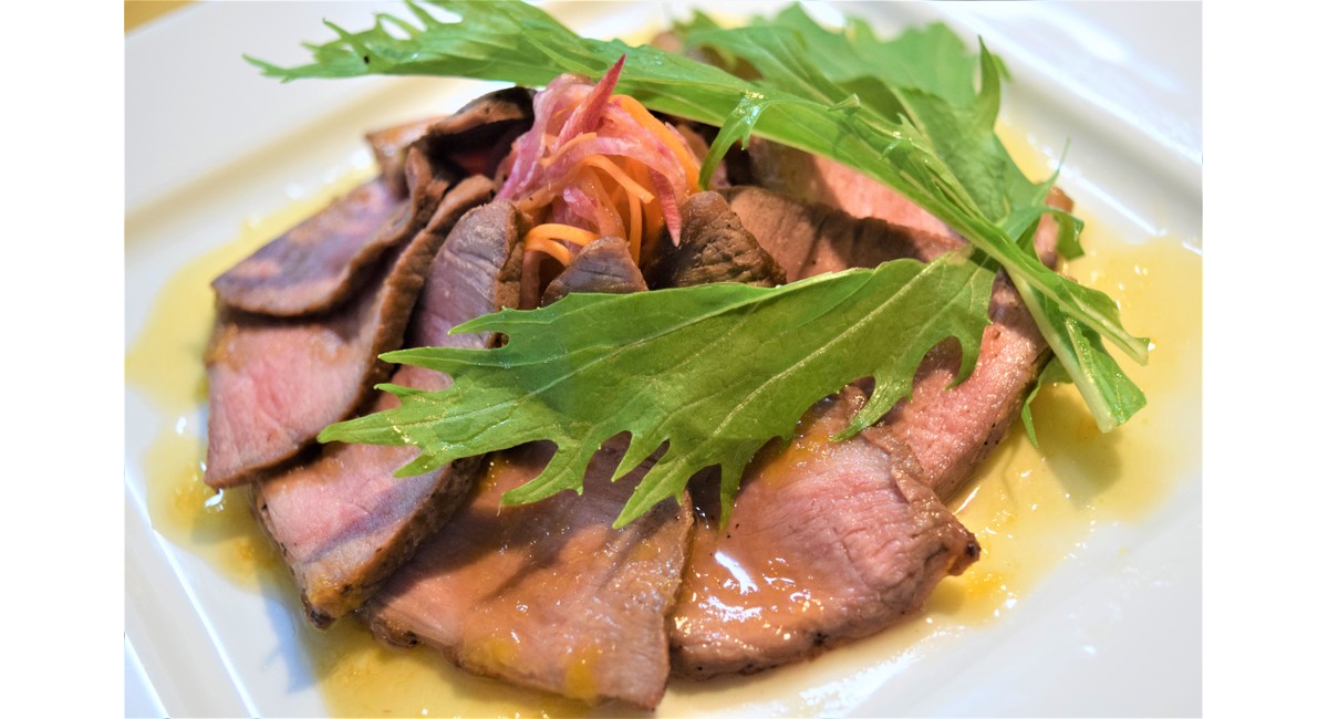 ランチメニューのローストビーフ〜アルビコッカ特製あんずのビネグレットソース〜