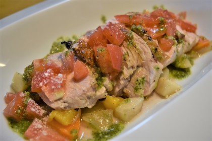 見た目もきれいで涼しげで味も最高！ランチメニューより鶏むね肉のロースト