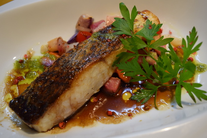 スズキのポワレ～ローズマリー香るバルサミコソース～