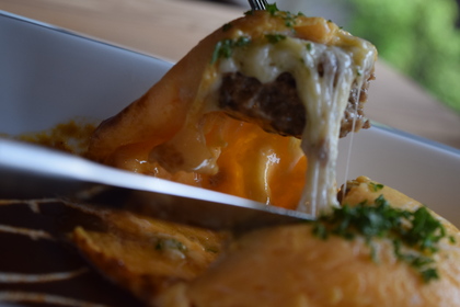 やっぱりこれ！とろ～りチーズのオムバーグ