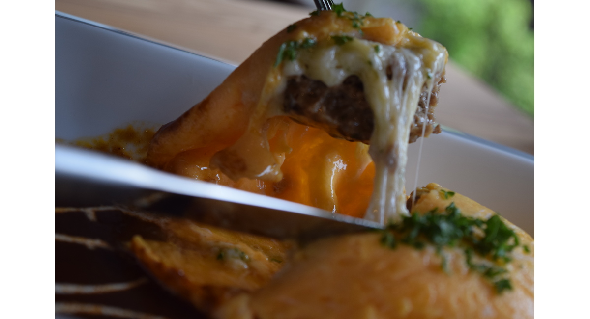 とろ～りチーズのオムバーグ！