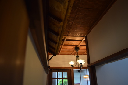 どこか懐かしい気持ちにさせてくれる店内