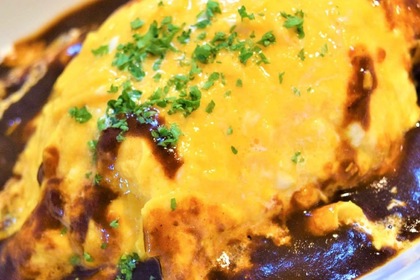 ランチメニュー1番人気 とろ〜りチーズのオムバーグ！