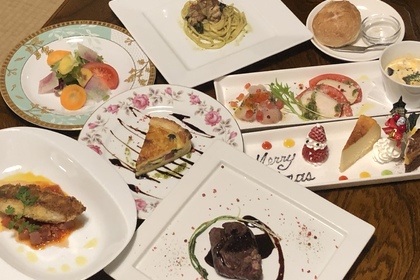 コース料理の一例 写真はクリスマスコース