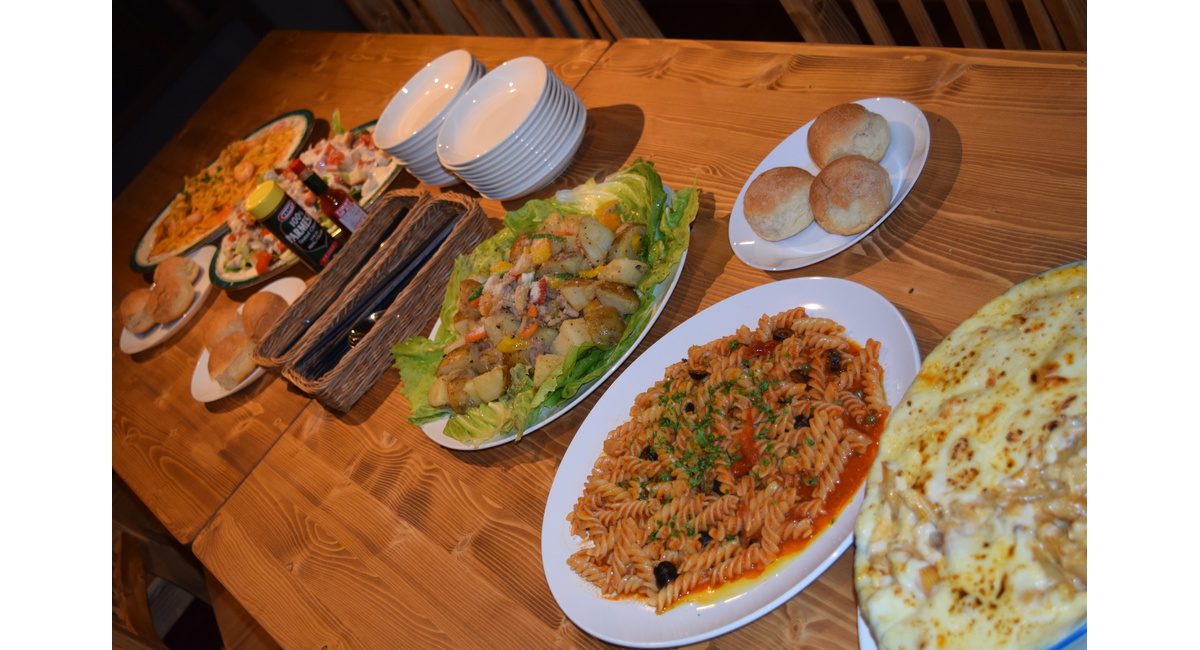 大皿料理をみんなでワイワイと楽しもう♪