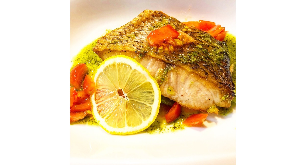 ランチ人気メニュー！スズキのポワレ