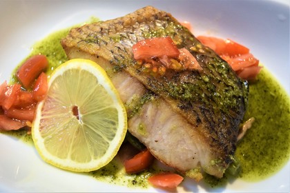 大人気のスズキのポワレ！