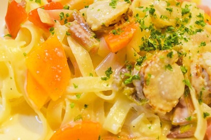 ミニホタテと鎌倉野菜のレモンクリーム　フェットチーネ