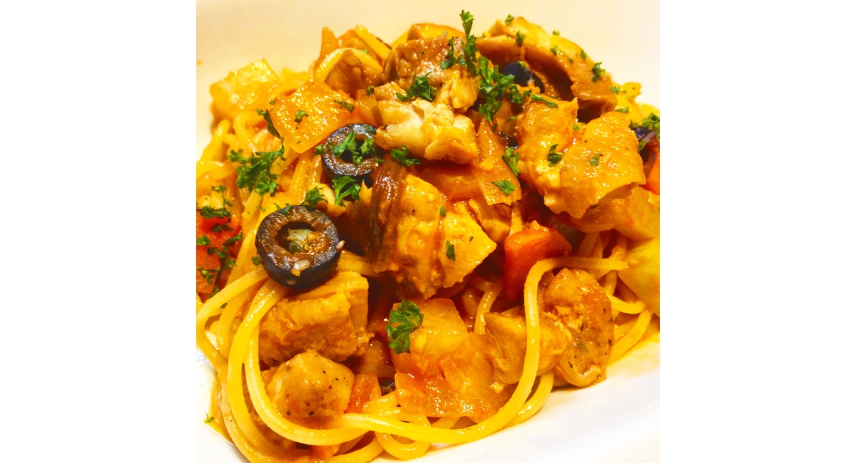 チキンと鎌倉野菜のガーリックトマトソース