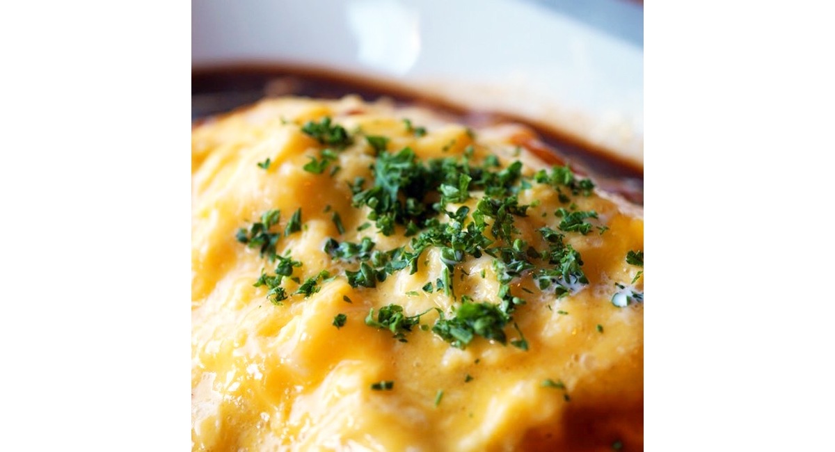 とろ〜りチーズのオムバーグ