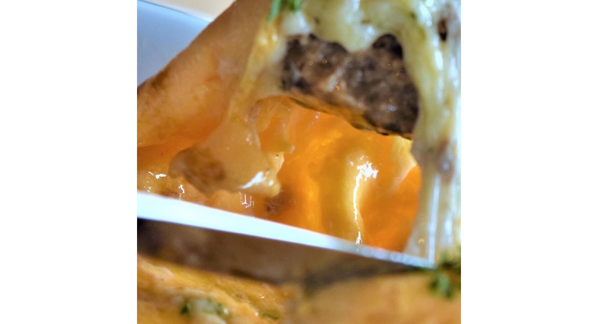 とろ〜りチーズのオムバーグ