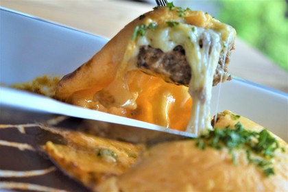 とろーりチーズのオムバーグ