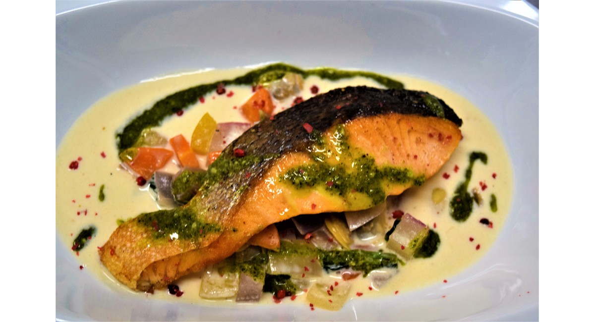 サーモンのポワレ～あさりと鎌倉野菜のジェノバクリーム～