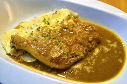骨付きチキンのカレー煮込み
