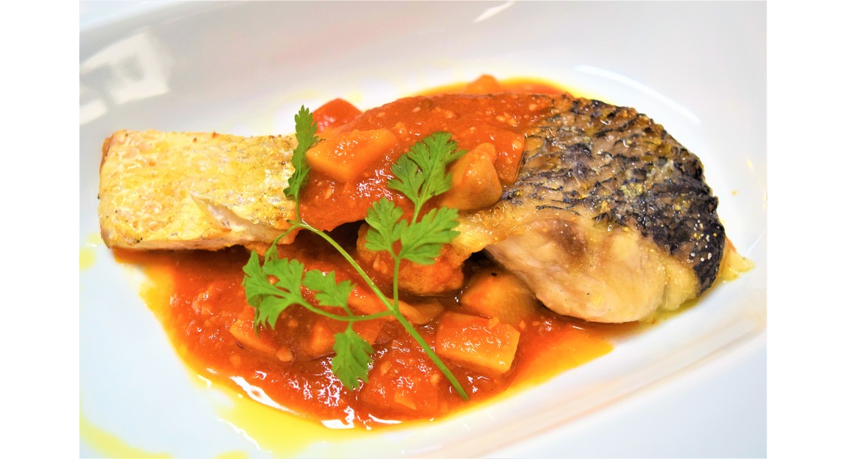 スズキのアルフォルノ～鎌倉野菜のラタトゥイユソース～