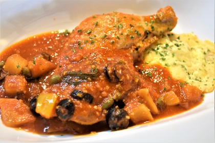 骨付きチキンのコンフィ～プッタネスカソース～