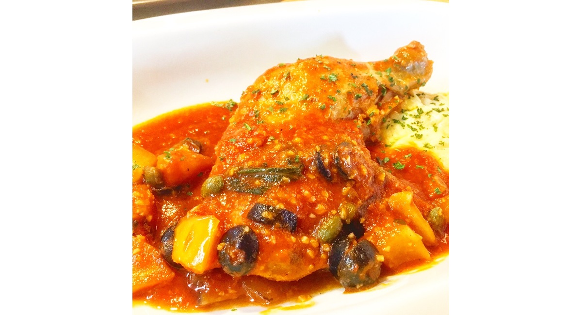 骨付きチキンのコンフィ プッタネスカソース