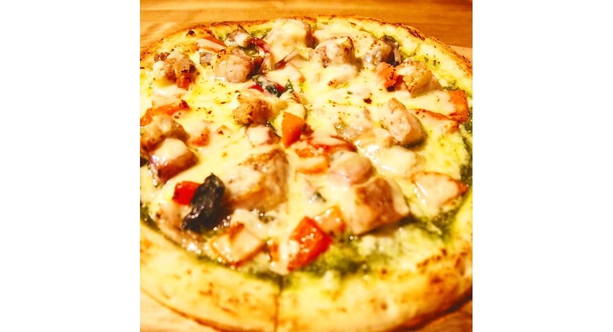 チキンと鎌倉野菜のジェノバソースピッツァ