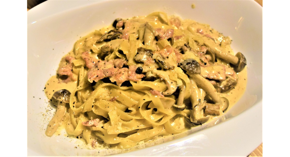 パンチェッタときのこのクリームソース